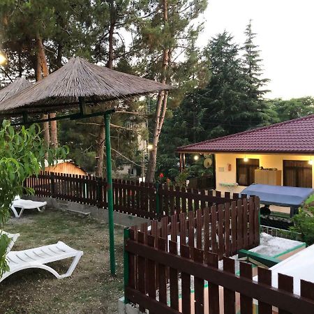 Cafe-Hotel Assir Pizunda Esterno foto